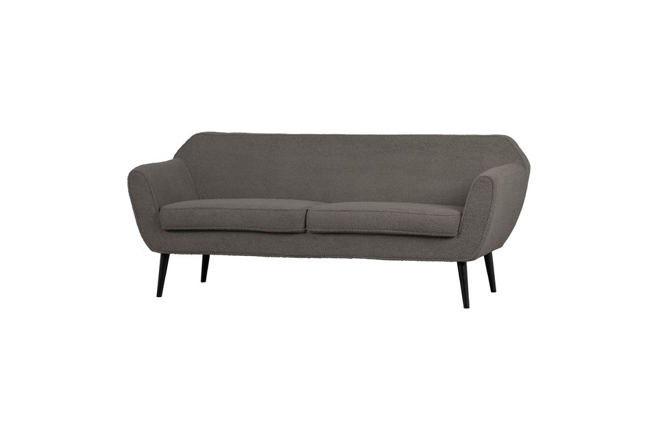 This luxurious sofa with a clean design offers you comfortable seating