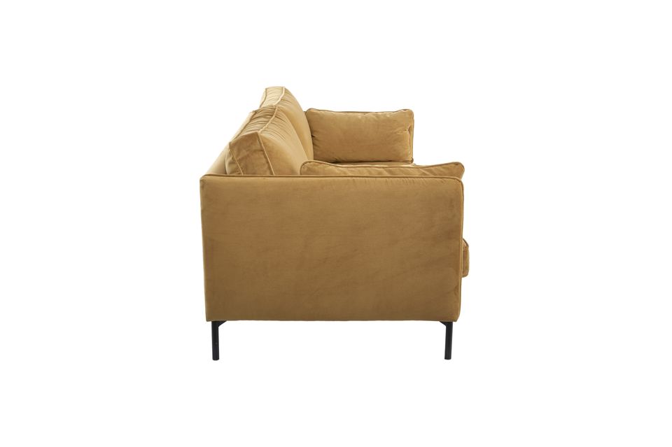 This two-seater sofa is designed for optimal well-being and offers a soft and comforting welcome