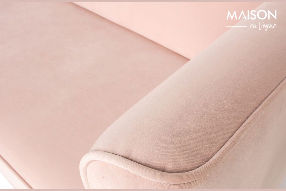 Luxurious comfort in pale pink velvet