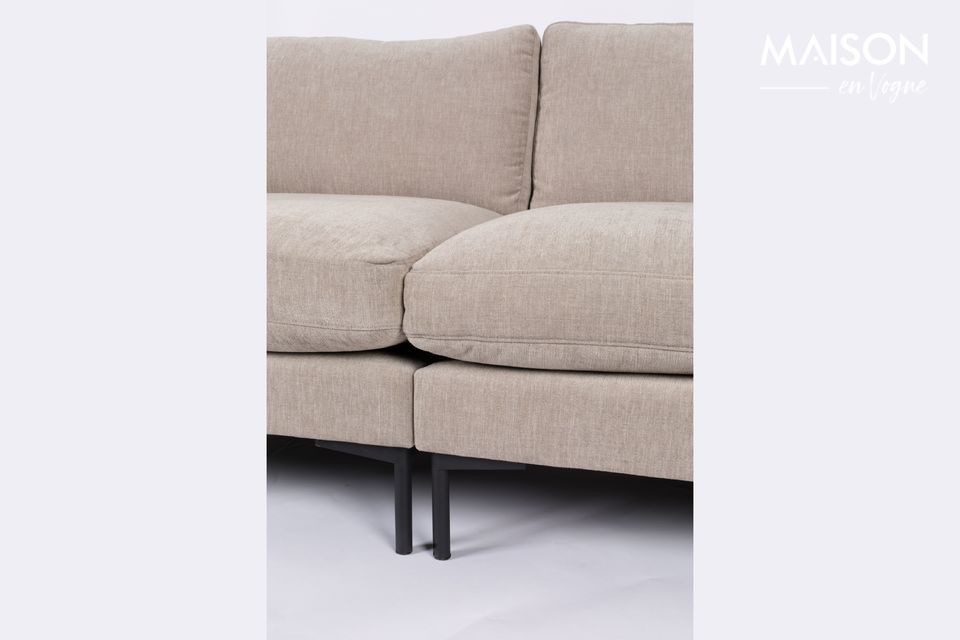 To guarantee absolute comfort, two cushions are installed at the level of the armrests