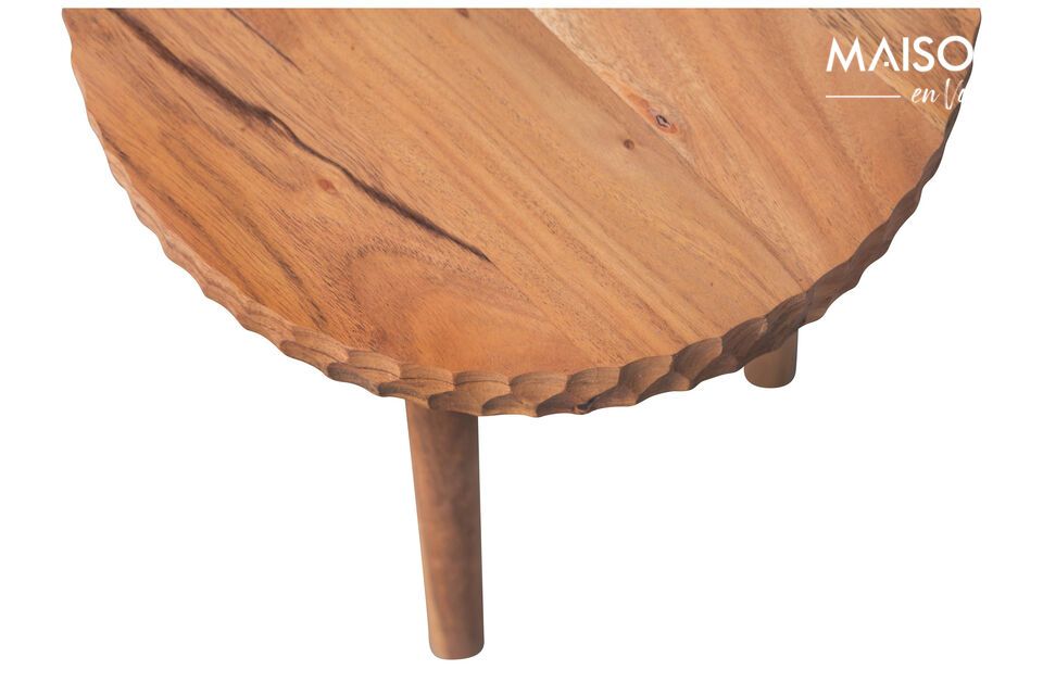 Its acacia wood makes it a decorative object that stands out for its sturdiness and durable quality
