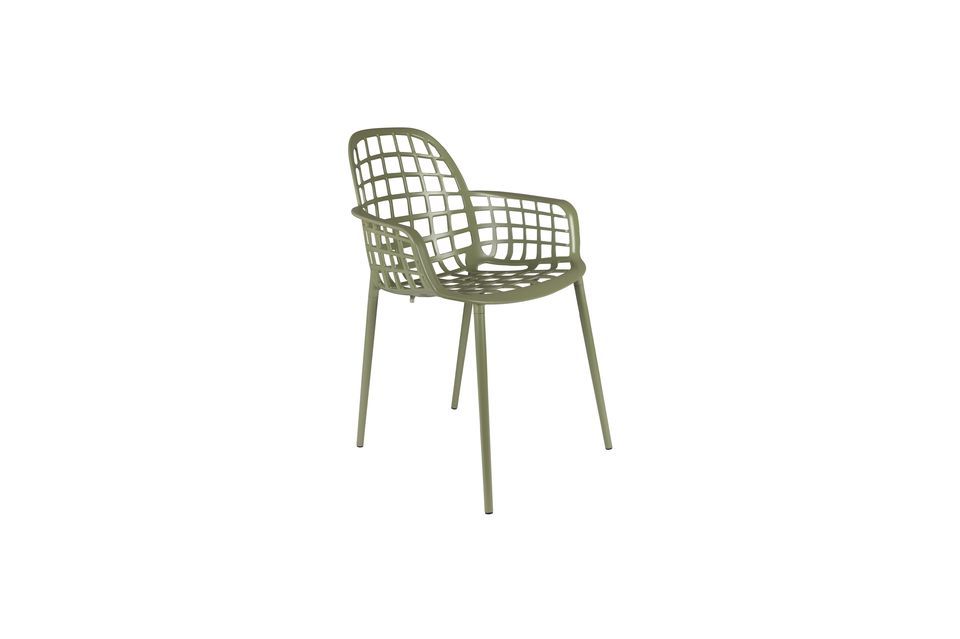 Its aluminium frame allows up to four chairs to be stacked