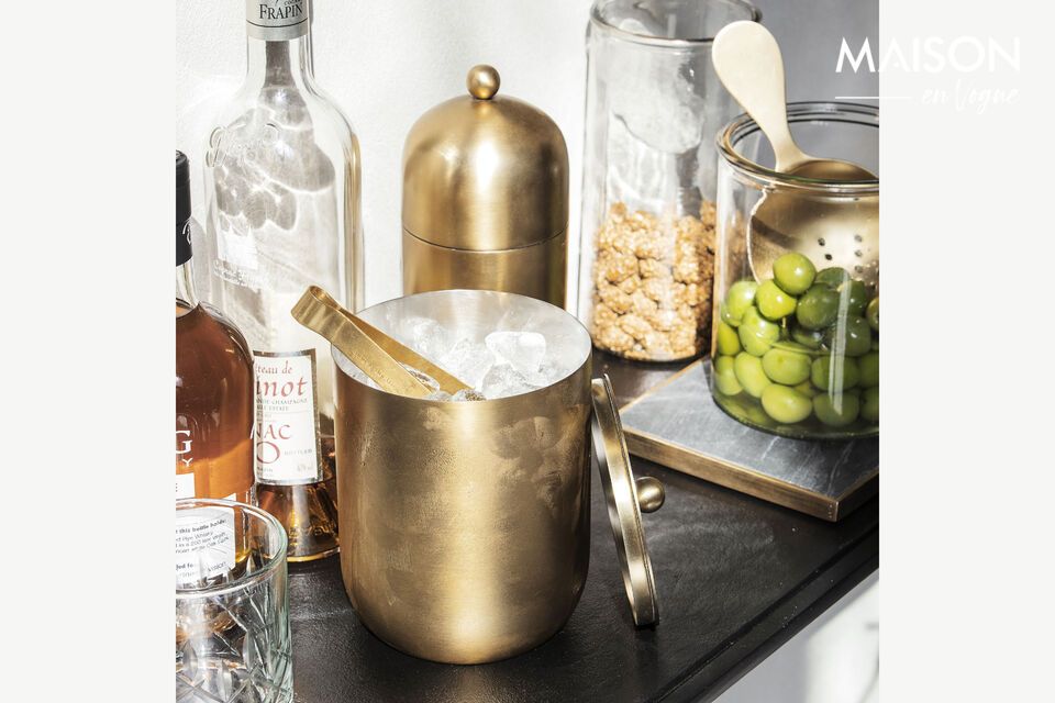 Keep your wine fresh with elegance and style.