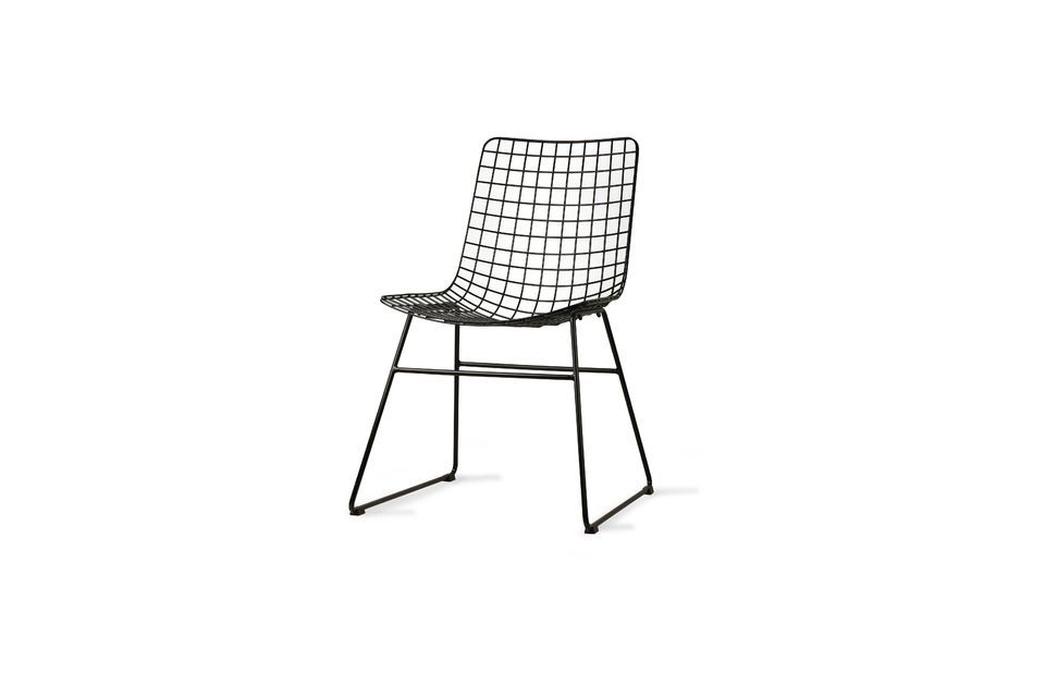 The Altorf chair, with its 80\'s straight look, will discreetly slip into your decor