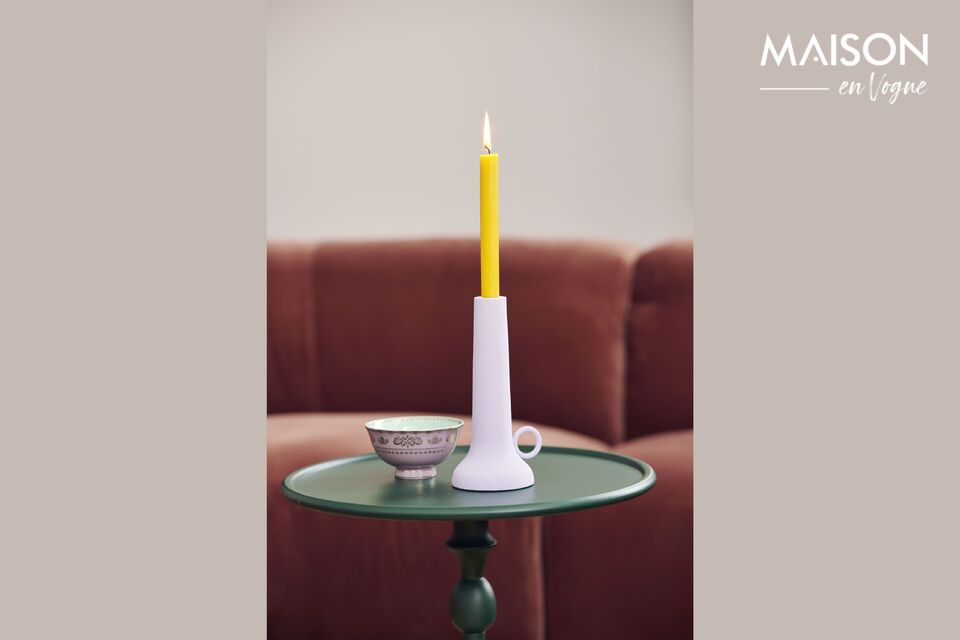 Go back in time and through history with this Spartan candlestick made of matte powder-coated