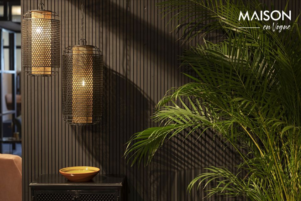 Sublimate your interior decoration and warm up the atmosphere with this Archer M suspended lamp