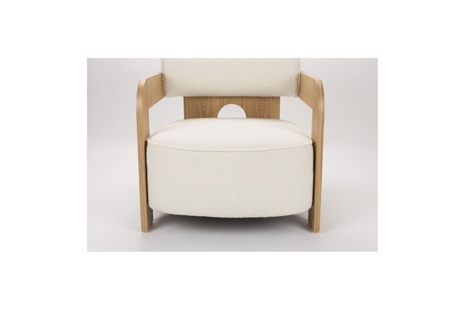This alchemy creates a modern yet welcoming ambience, conducive to conviviality