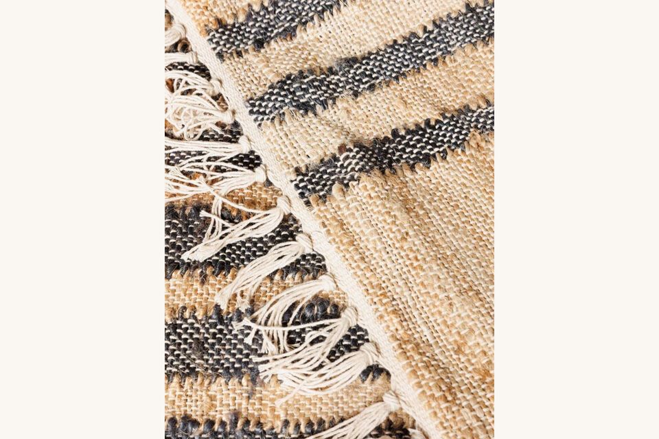 Discover the subtle charm of the Levant beige cotton rug