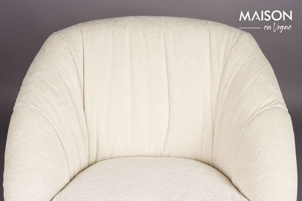 The Emilius armchair evokes a sense of escape, like snuggling up in a soft cloud