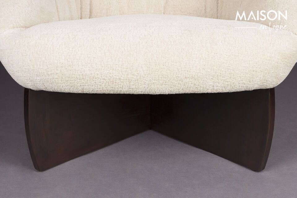 The harmonious curves of its design and the warm hue of its fabric are rooted in a vintage