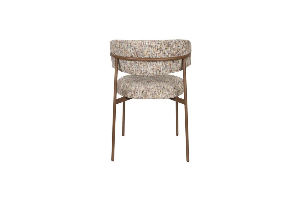 5 cm) offer comfortable seating