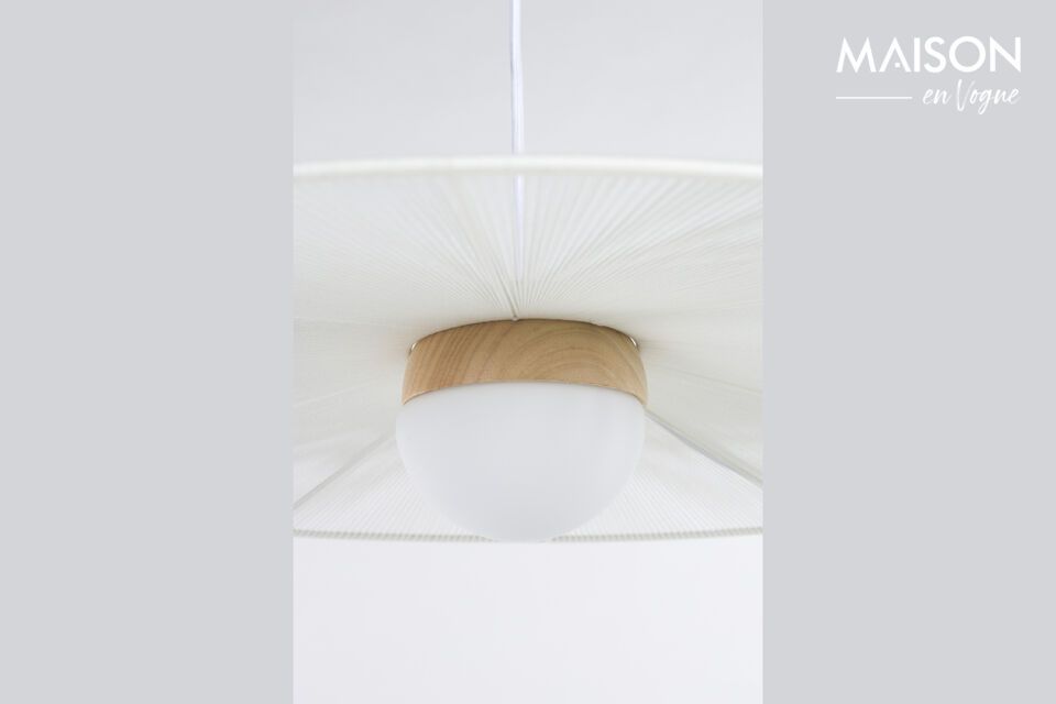 It\'s beautiful yet functional thanks to its adjustable arm: an elegant way to direct light
