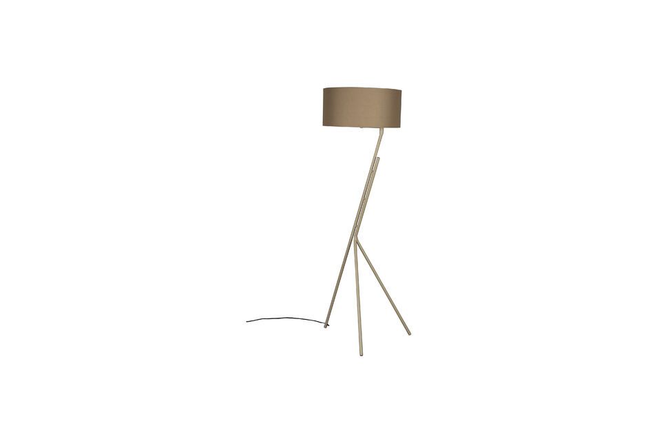 This airy silhouette evokes a spirit both contemporary and timeless