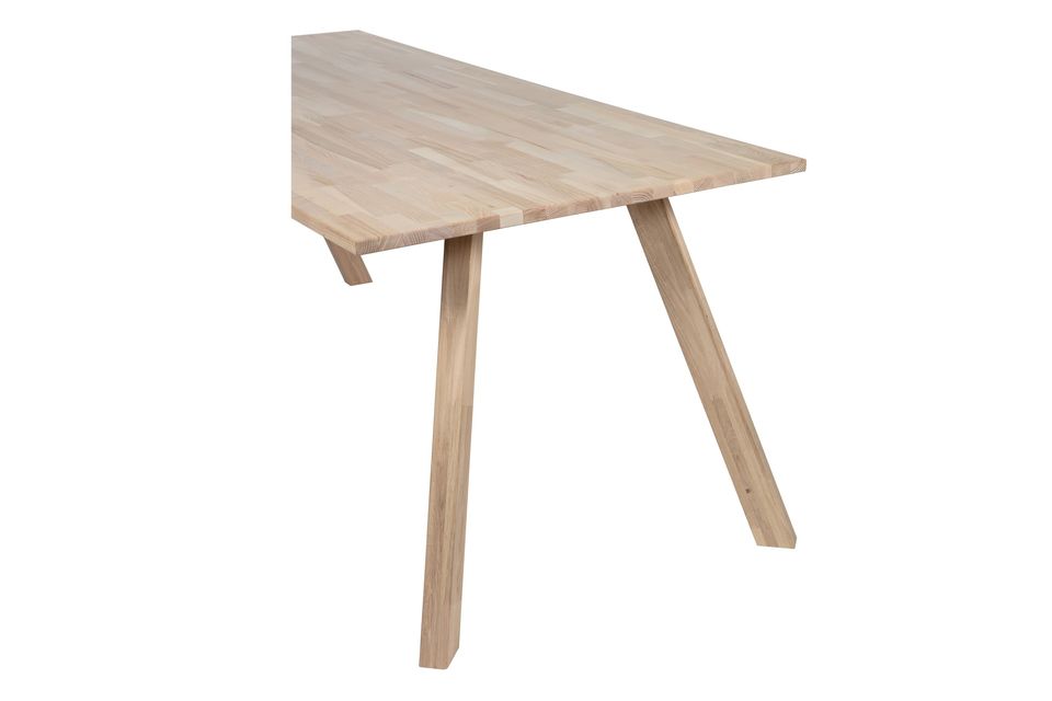 A versatile oak table base