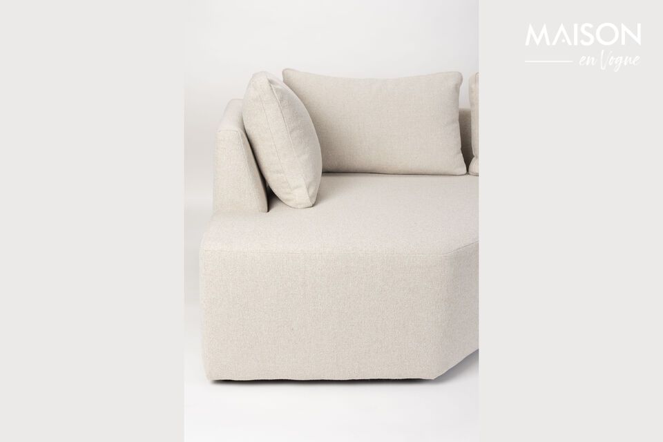 Imagine enchanting evenings surrounded by loved ones, a cup of tea at hand on a small table