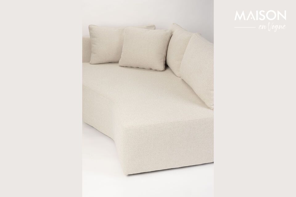 Every space in this sofa offers the opportunity to transform an intimate corner into a convivial