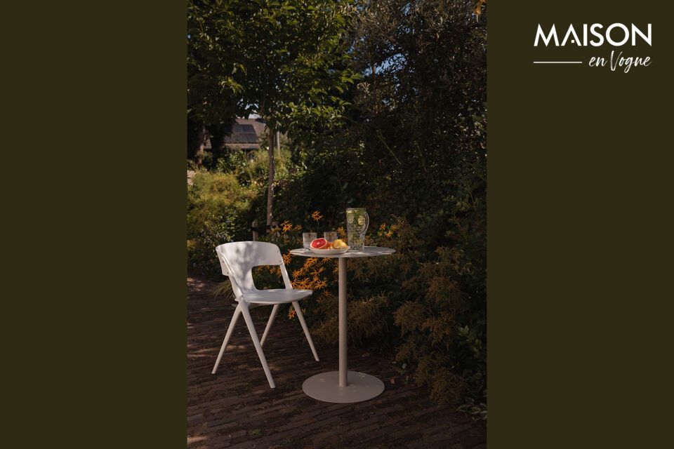 Minimalist elegance for moments of conviviality.