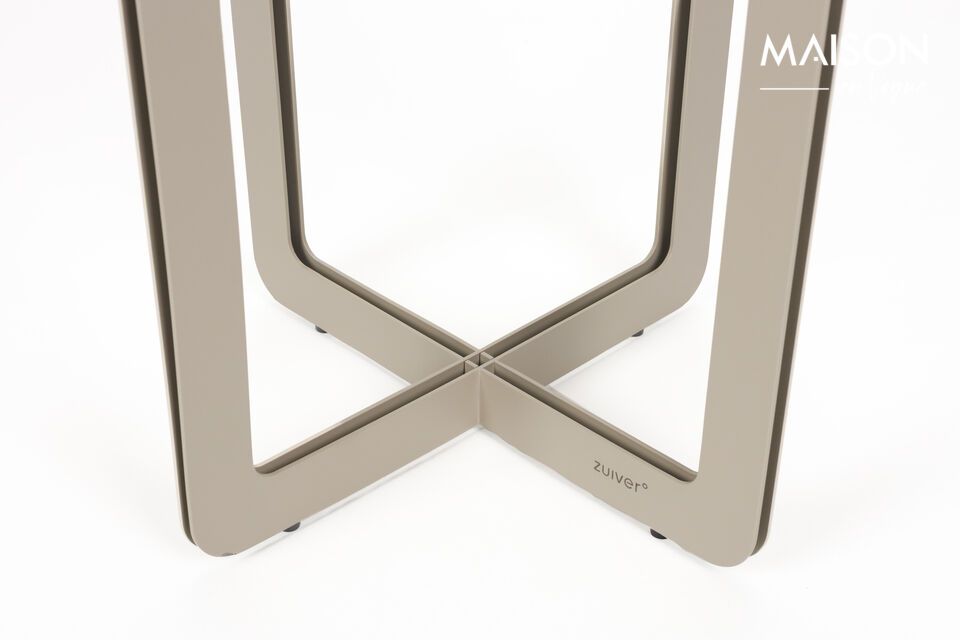 The double-crossed structure of its base is not only a technical feat