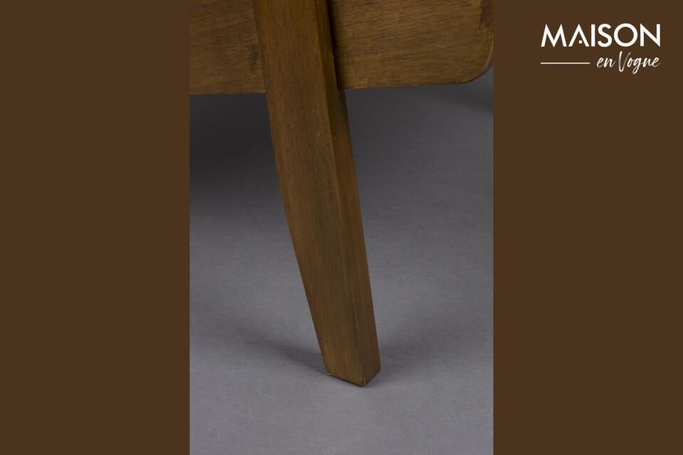 Nothing is left to chance: the minimalist design is sublimated by a subtle texture