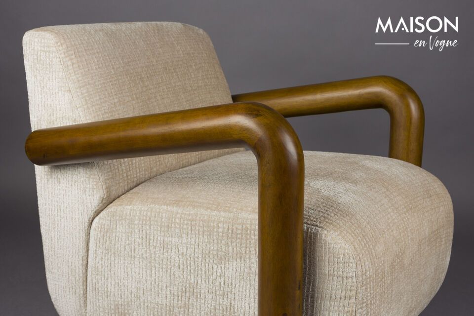 Wherever you place the Robinson armchair, it immediately creates a warm and inviting atmosphere