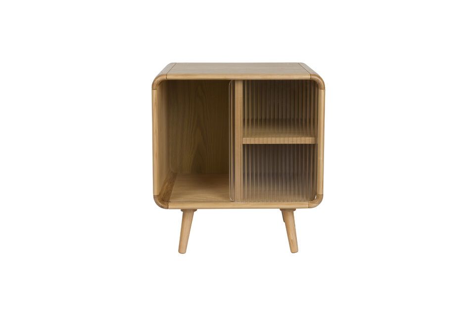 Its dimensions of 50x40x55 cm make it an ideal companion for reading or relaxing