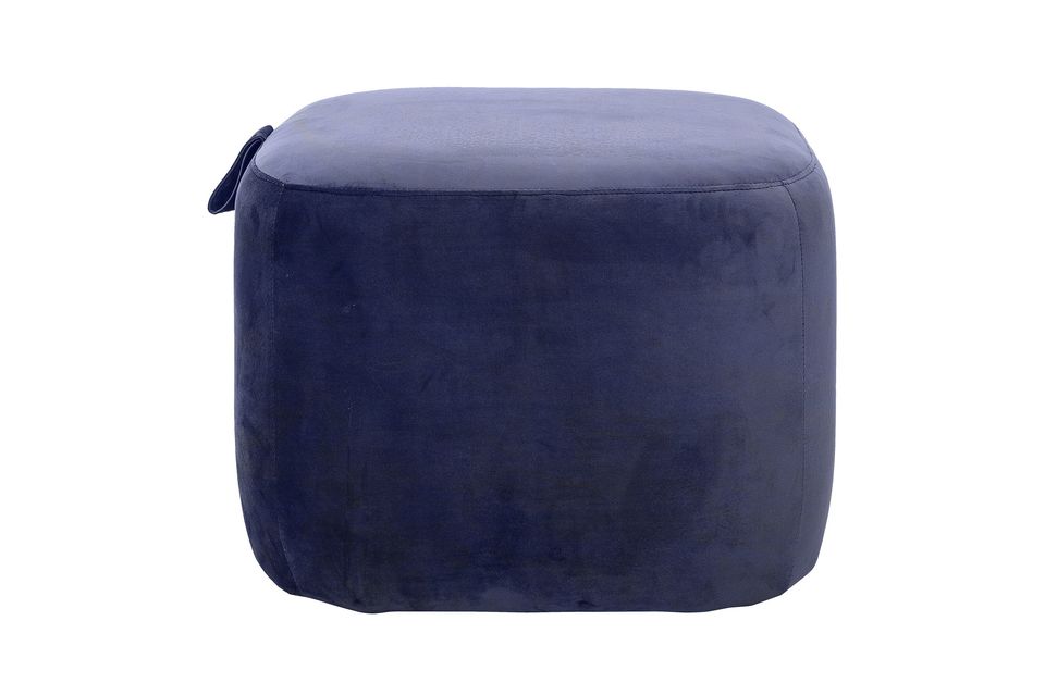 This blue polyester pouffe will be the finishing touch to your living room decoration