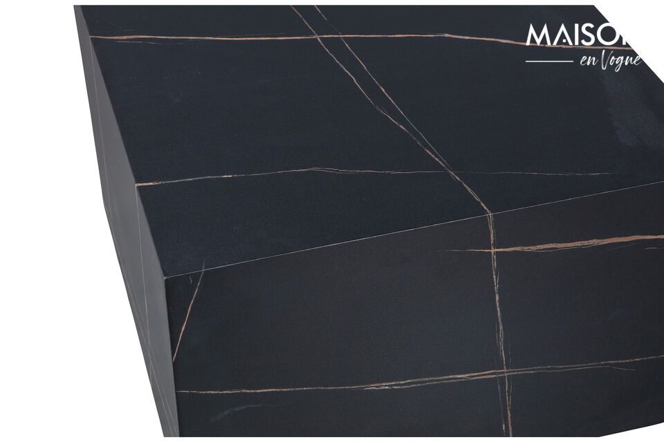 Its black color and its marbled surface make it a perfect choice for industrial and contemporary