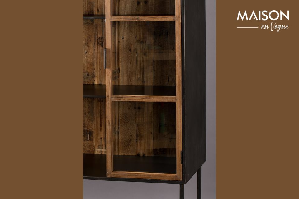 The frame is made of recycled wood lacquered in natural colour to give the cabinet an authentic
