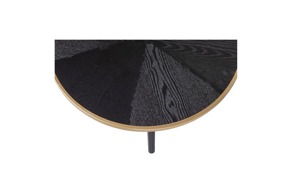 This small table will bring a contemporary touch to any living space in the blink of an eye