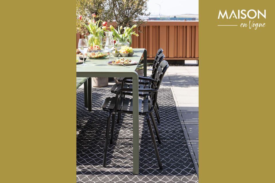 For elegance and comfort, choose the Vondel chair.