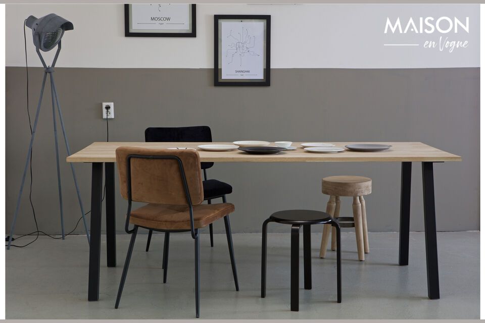Create your ideal table! With its elegant design in matte black steel