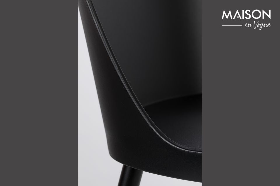 The black pip chair of the White label living brand combines robustness, comfort and aesthetics
