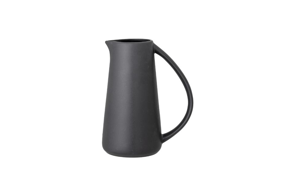 Black pitcher in stoneware Edit Bloomingville
