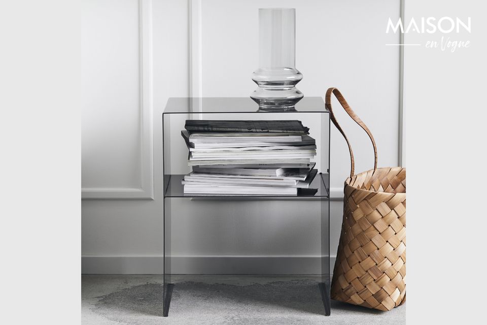 This side table is particularly discreet, and will find its way into your living room with ease