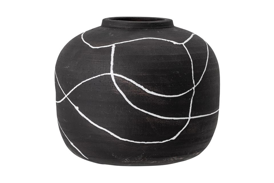 Black terracotta vase to decorate Niza Bloomingville