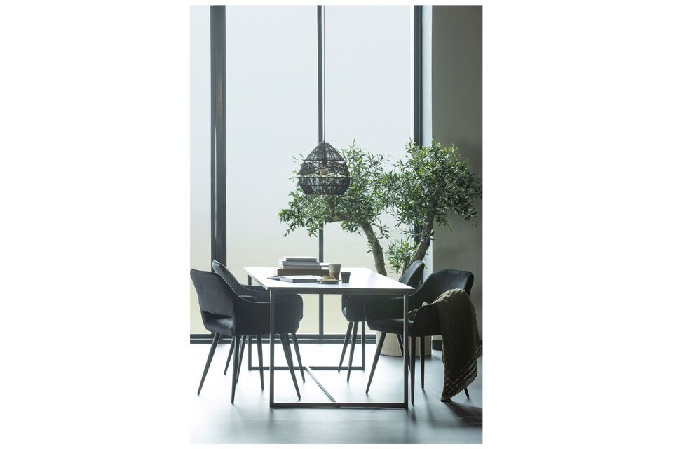 To elegantly complete the furnishing of your dining room, choose the Jelle chair