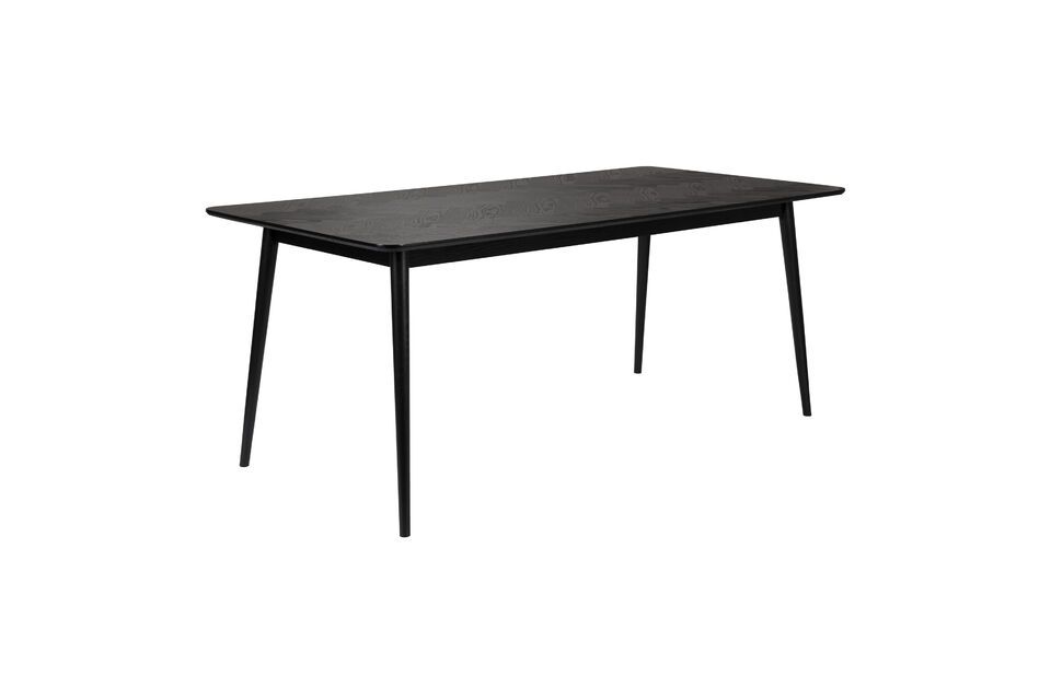 With its generous dimensions of 180 cm in length