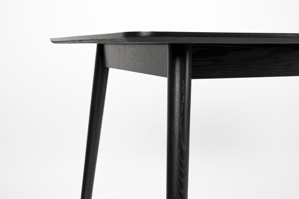 Its 25 kg weight is testimony to its solidity and guarantees perfect stability