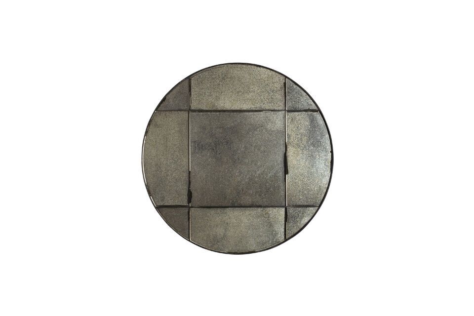 Made from high-quality wood, this mirror promises durability and sturdiness