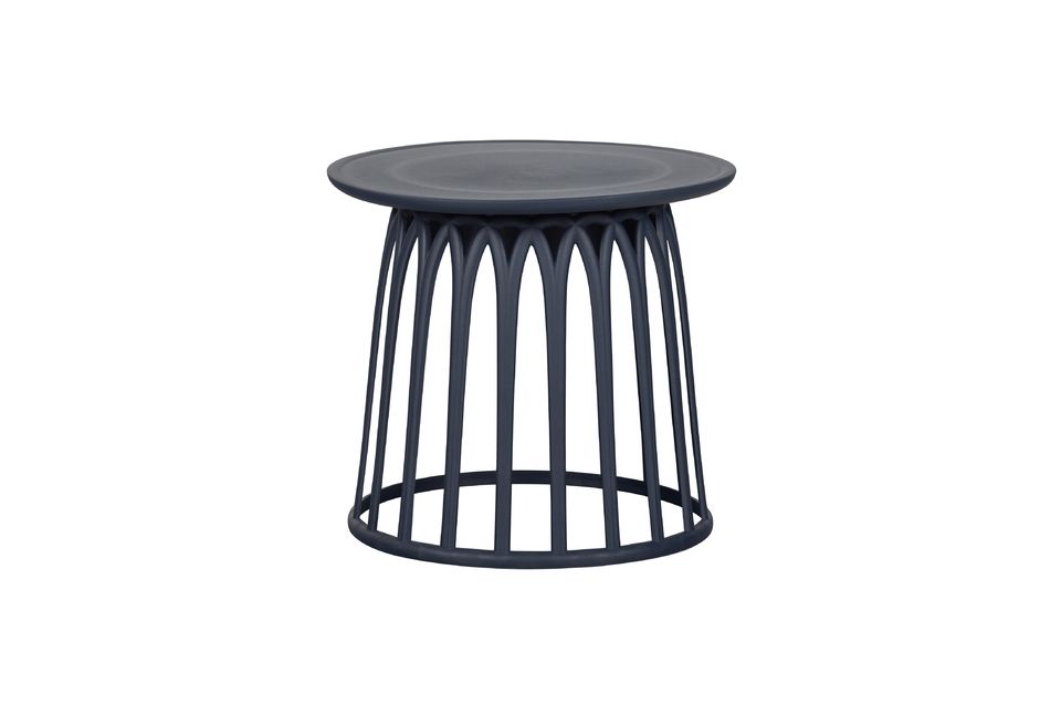 It is possible to protect this piece of furniture against rain and winter weather by using a