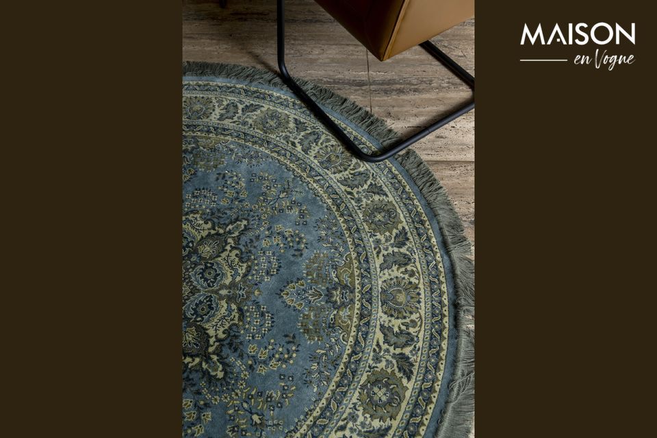 Persian style round carpet