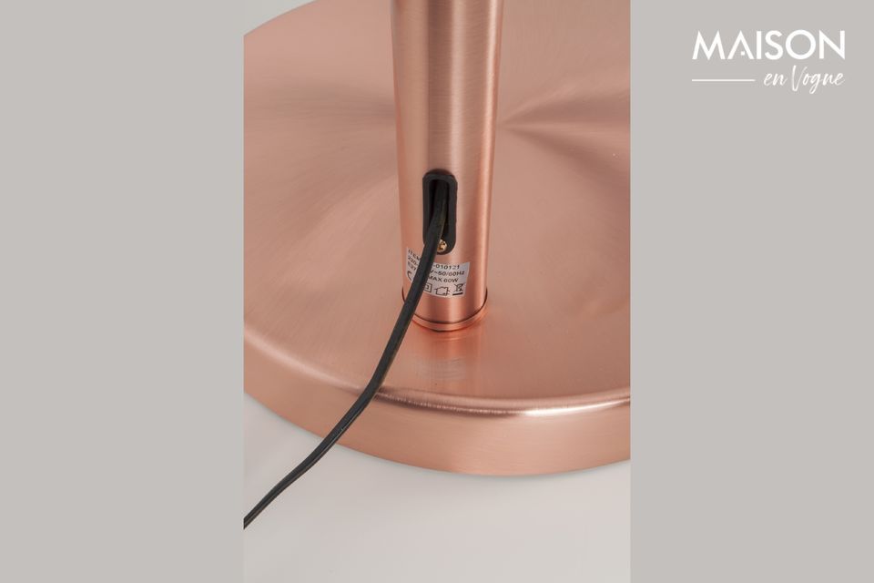 An iconic floor lamp with trendy metallic reflections