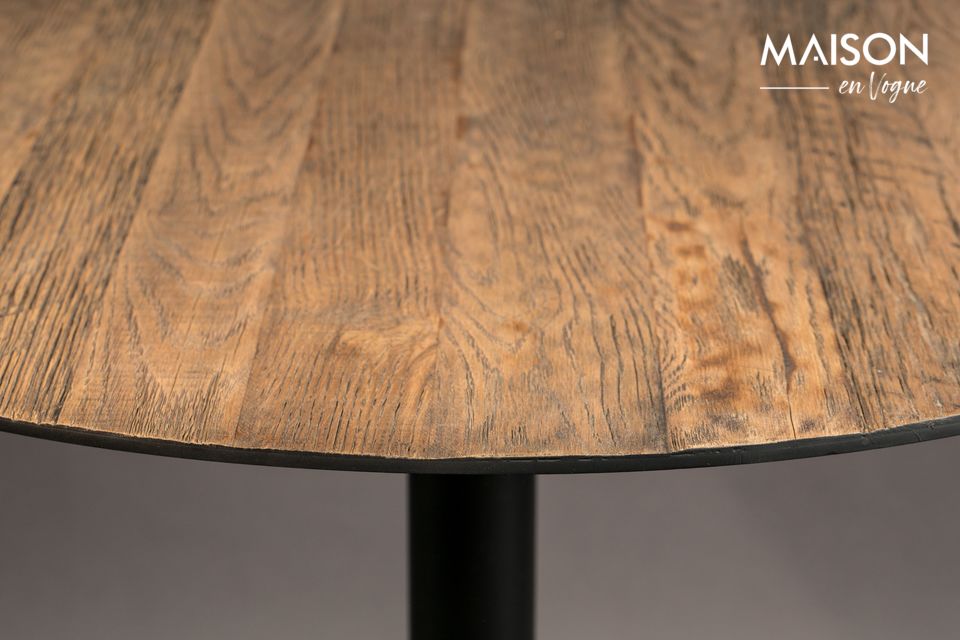 Its rough wooden surface brings a real authenticity to your interior