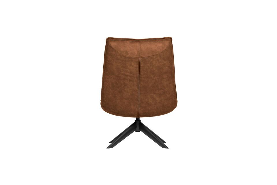 The seat and backrest of the Jouke swivel armchair are very soft to the touch