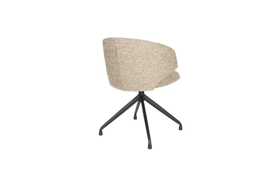 Its polyester upholstery, with its warm, enveloping tone, invites softness and conviviality