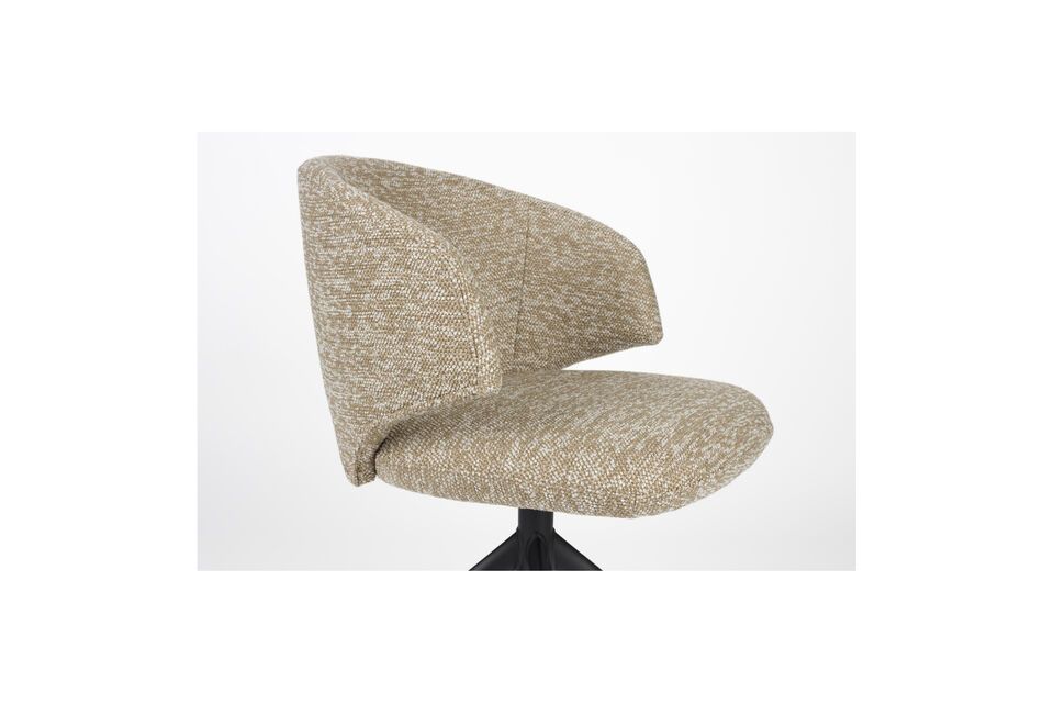 5 x 57 x 78 cm, it slips easily into a contemporary dining room or a charming reading corner