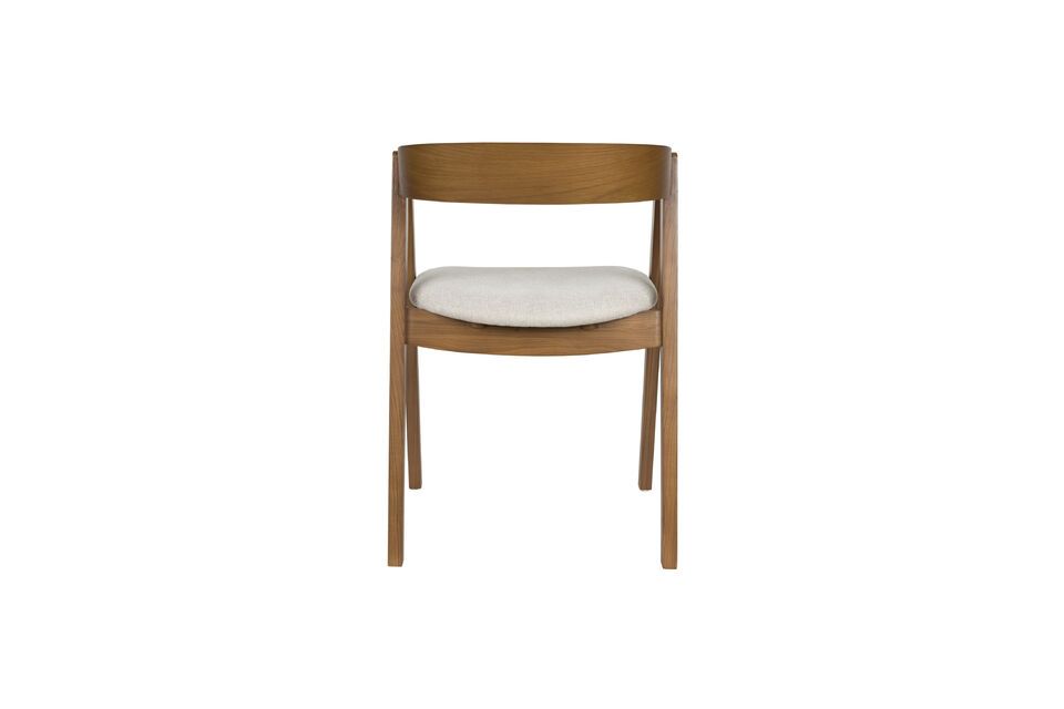 The solid oak legs affirm the robust character of this chair