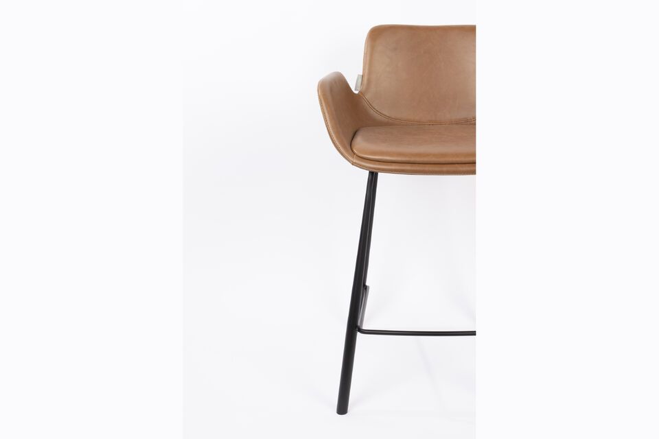 The easy-care PU leather also ensures that this piece retains its attractive appearance without