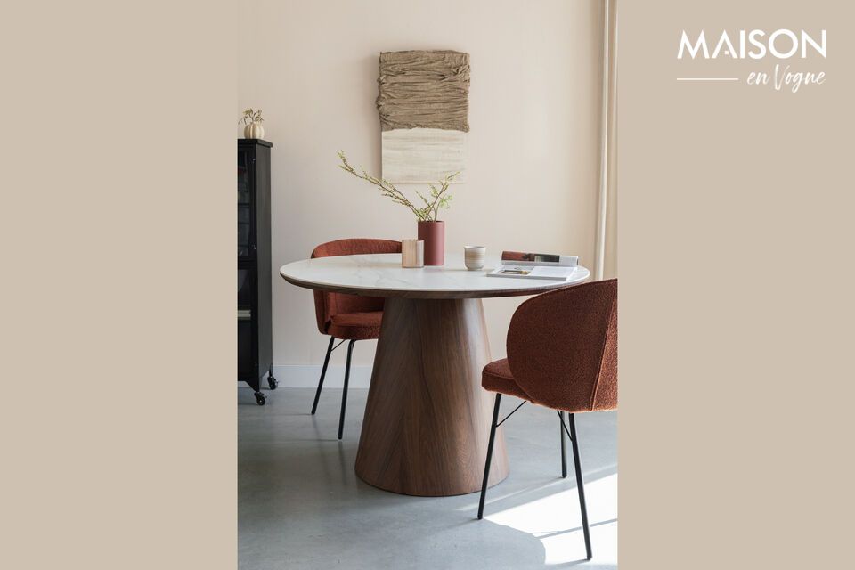 A convivial table for shared moments.