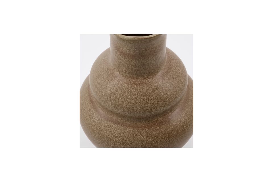 This stoneware vase in camel color asserts its roundness